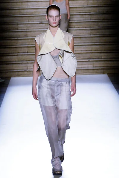 Look 15